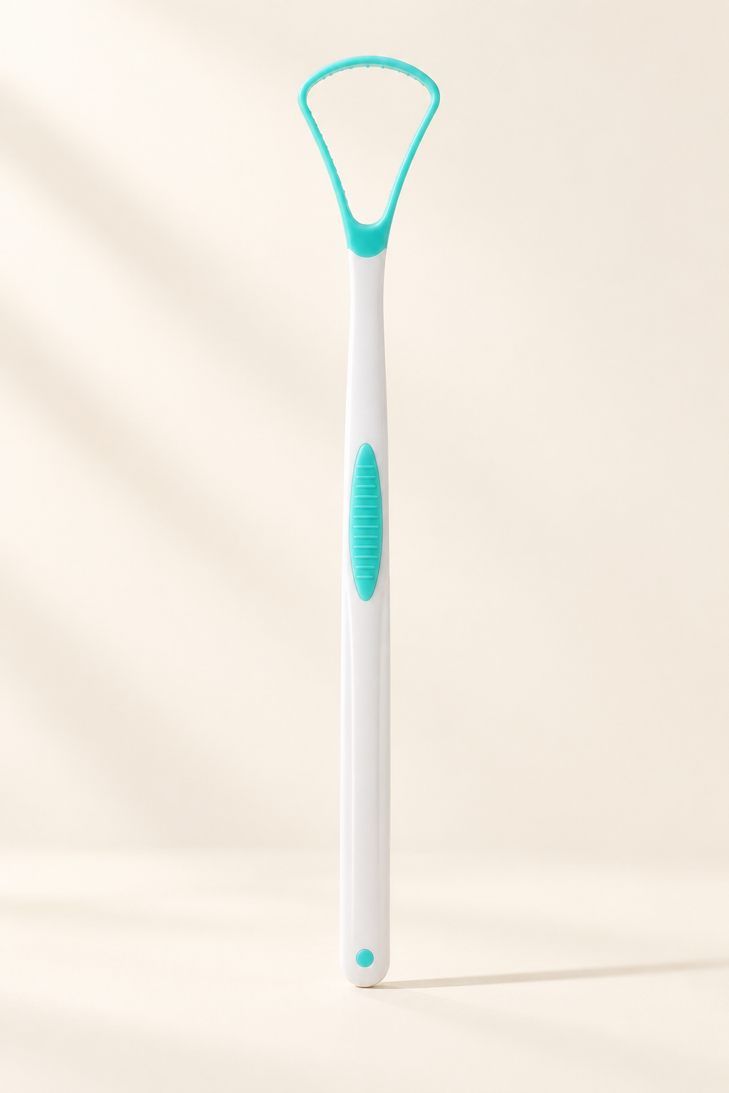 Gratte-langue turquoise sur fond crème